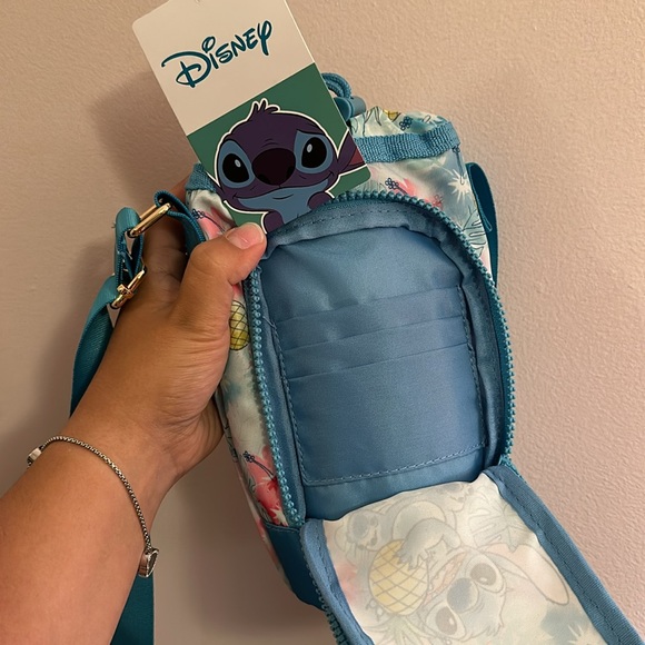 Crossbody water bottle bag. Has a pocket for card, money and many more. NWT - Picture 2 of 5